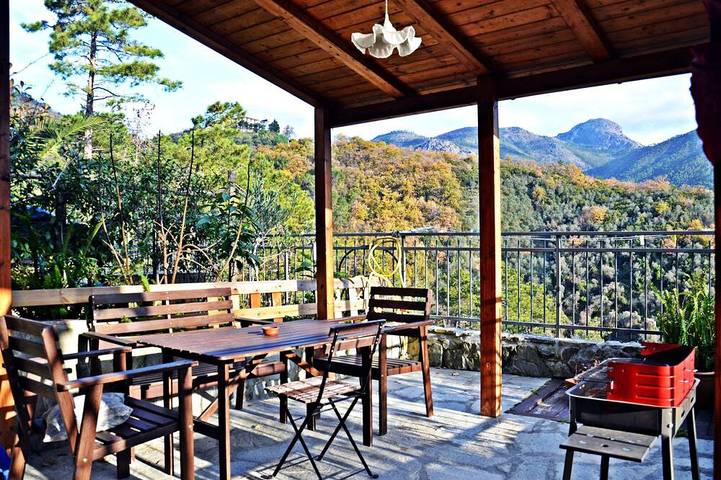 Gîte pour 4 personnes, avec terrasse ainsi que piscine et jardin, animaux acceptés