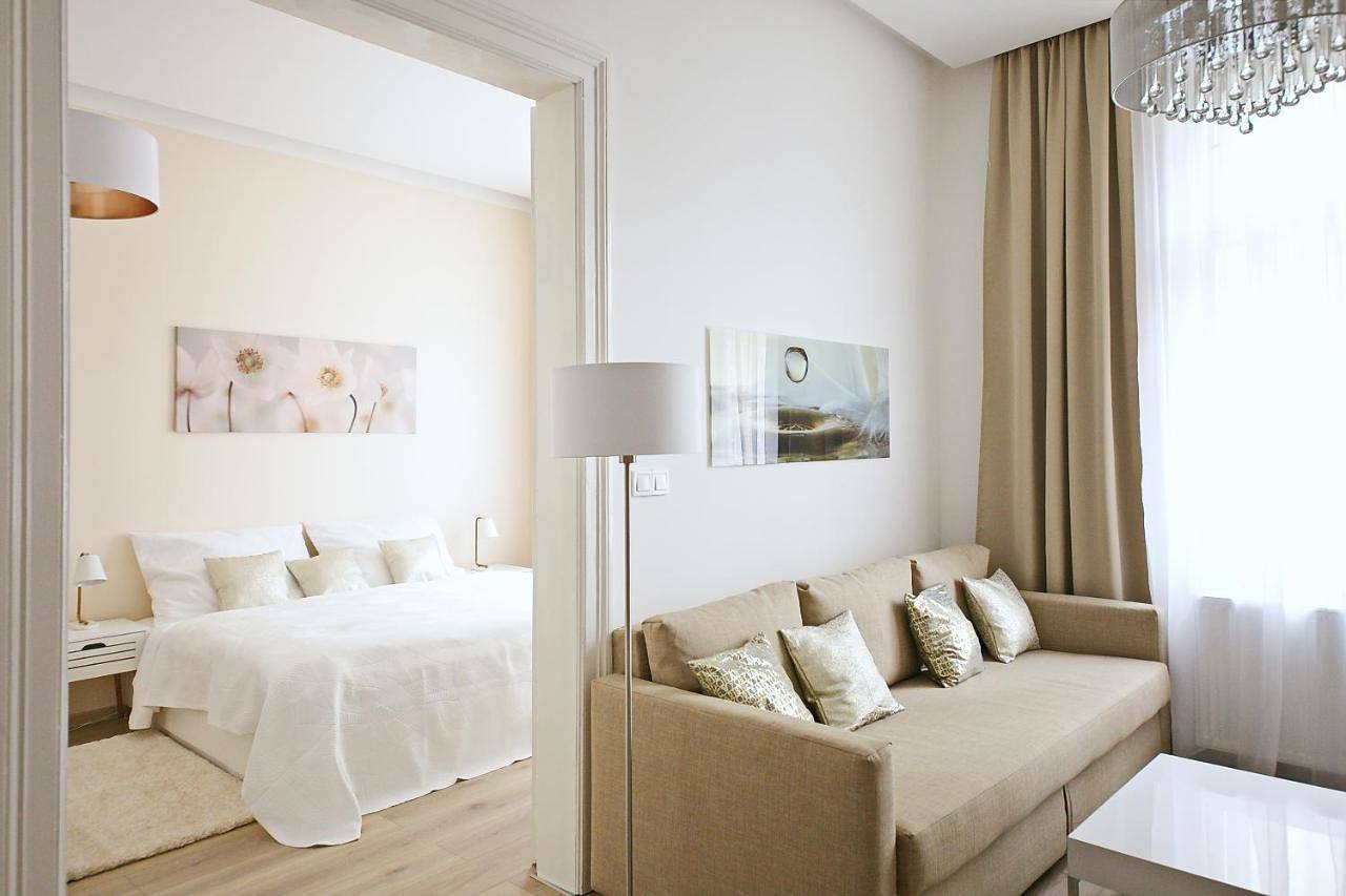Geheel appartement, Luxury Center Apt. Charles bridge walking distance in Smíchov, Praag