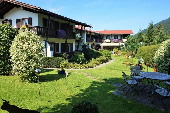 Pension voor 2 personen, with tuin and zwembad as well as uitzicht in Oberstdorf