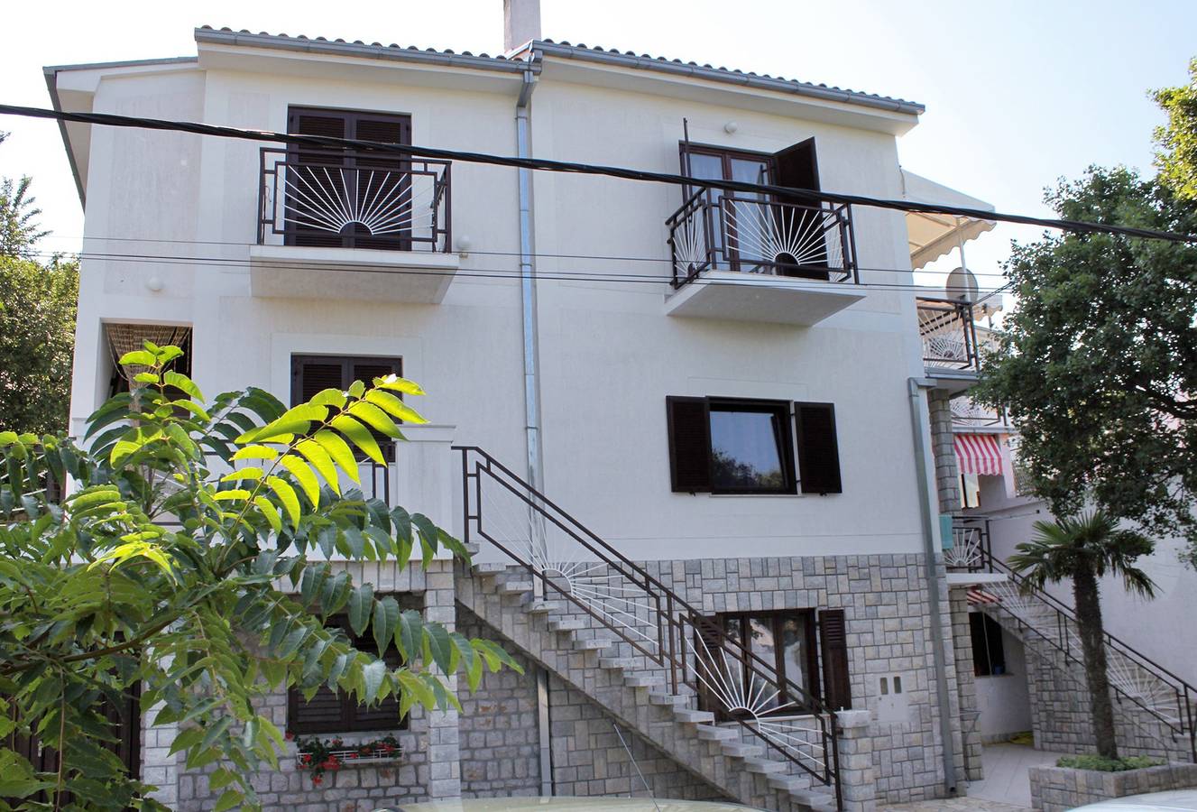 Ganze Wohnung, 1-Zimmer-Ferienwohnung mit Terrasse Klenovica, Novi Vinodolski A-5580-c in Klenovica, Primorje-Gorski Kotar