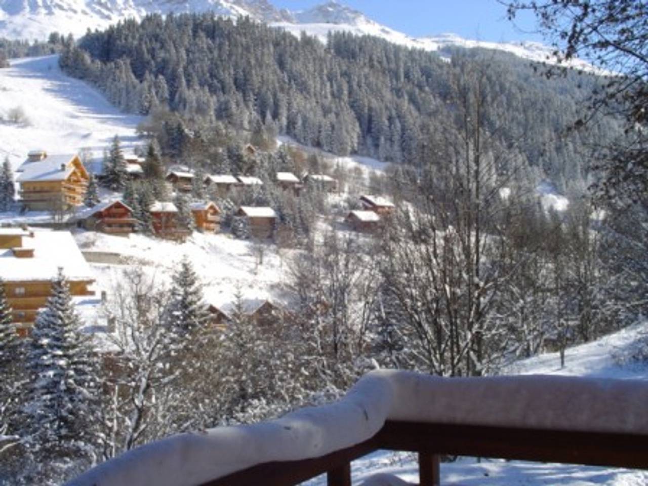 Geheel appartement, Charming 3-Bed Apartment for 7 with Ski-In/Ski-Out and Terrace in Méribel in Méribel, Les Allues