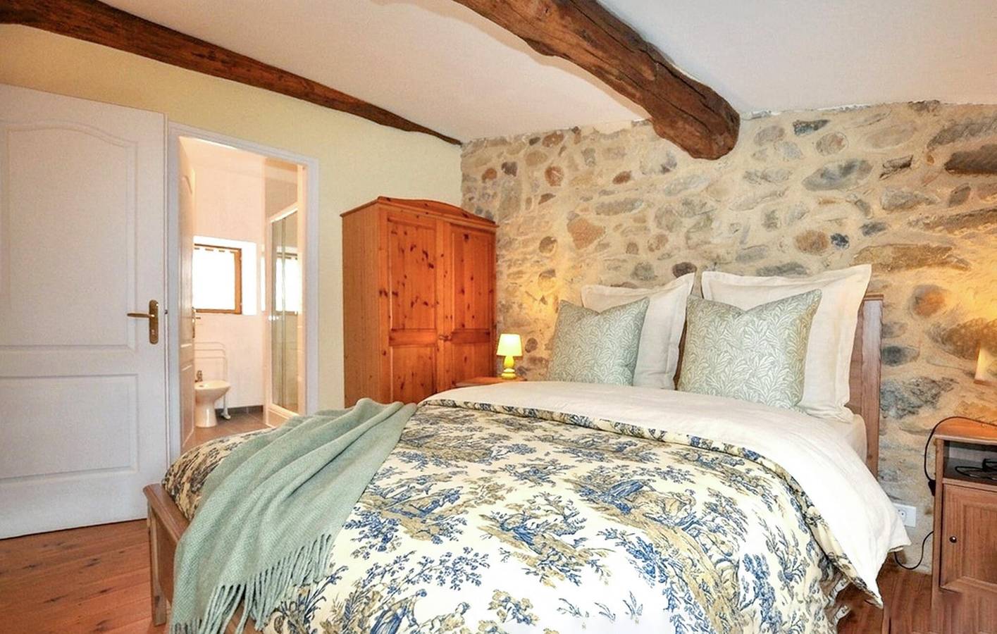 Charmant appartement de deux chambres avec jardin, piscine et Wi-Fi près de Courtauly in Saint-Benoît, Région de Limoux