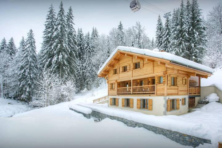 Chalet pour 12 personnes, avec jardin ainsi que sauna et jacuzzi à La Clusaz