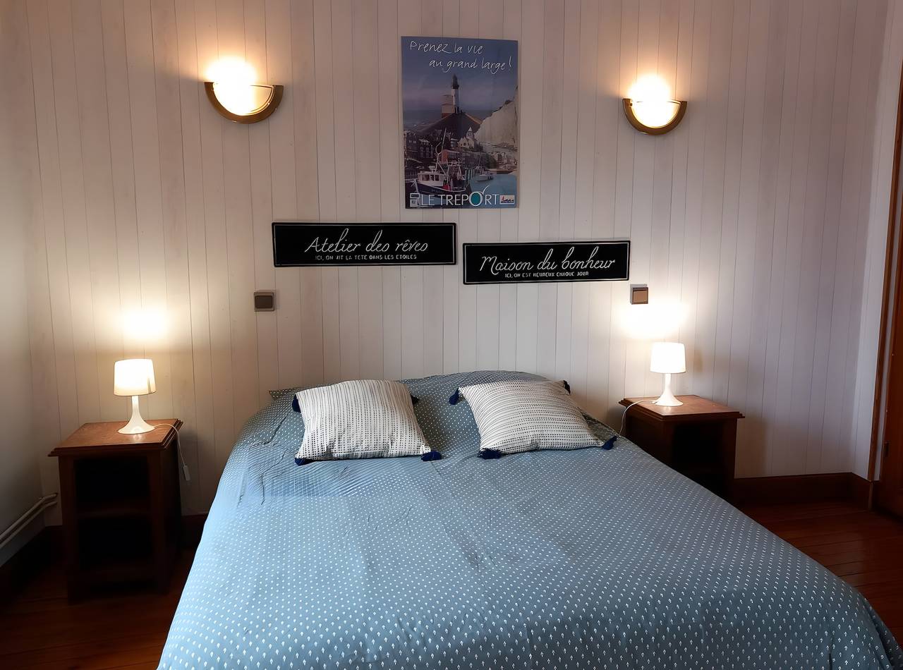 Chambre d’hôtes « La Chambre d’Alice » con terraza y jardín compartidos, Wi-Fi in Abbeville (Somme), Región de Abbeville