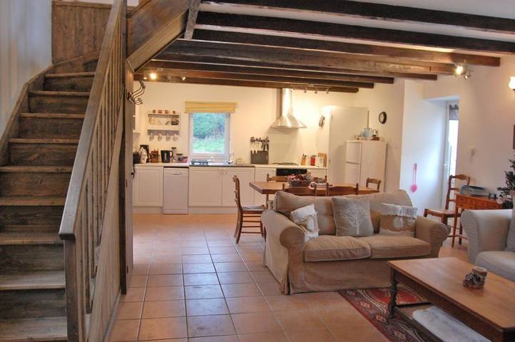 Location de vacances pour 6 personnes, avec vue ainsi que piscine et jardin, adapté aux familles à Crédin - 4