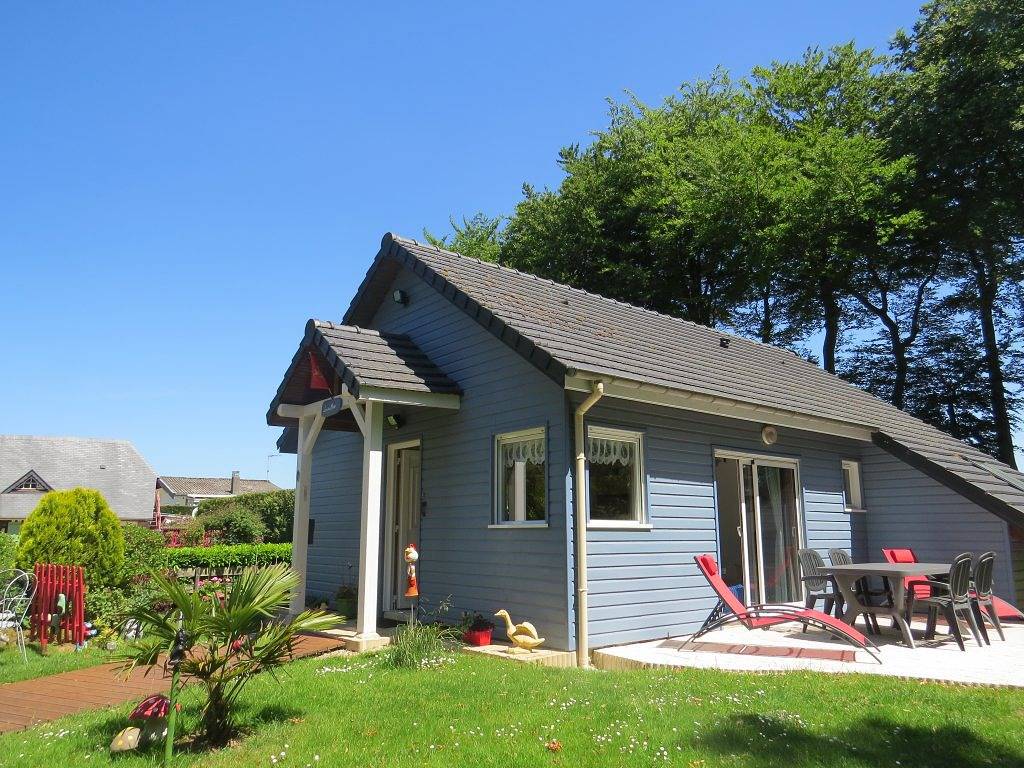 Maison Bleue avec jardin à 6 km de la mer, parking privé in Thérouldeville, Région du Havre