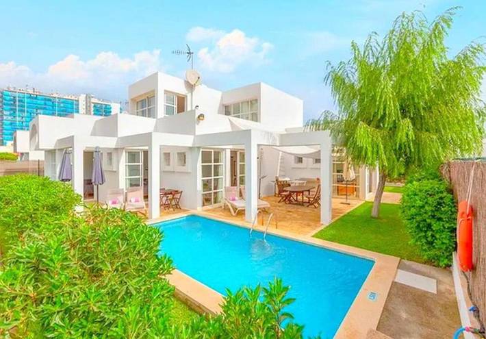 Finca mit hund für 8 Personen, mit Balkon und Terrasse sowie Garten und Pool in Can Picafort