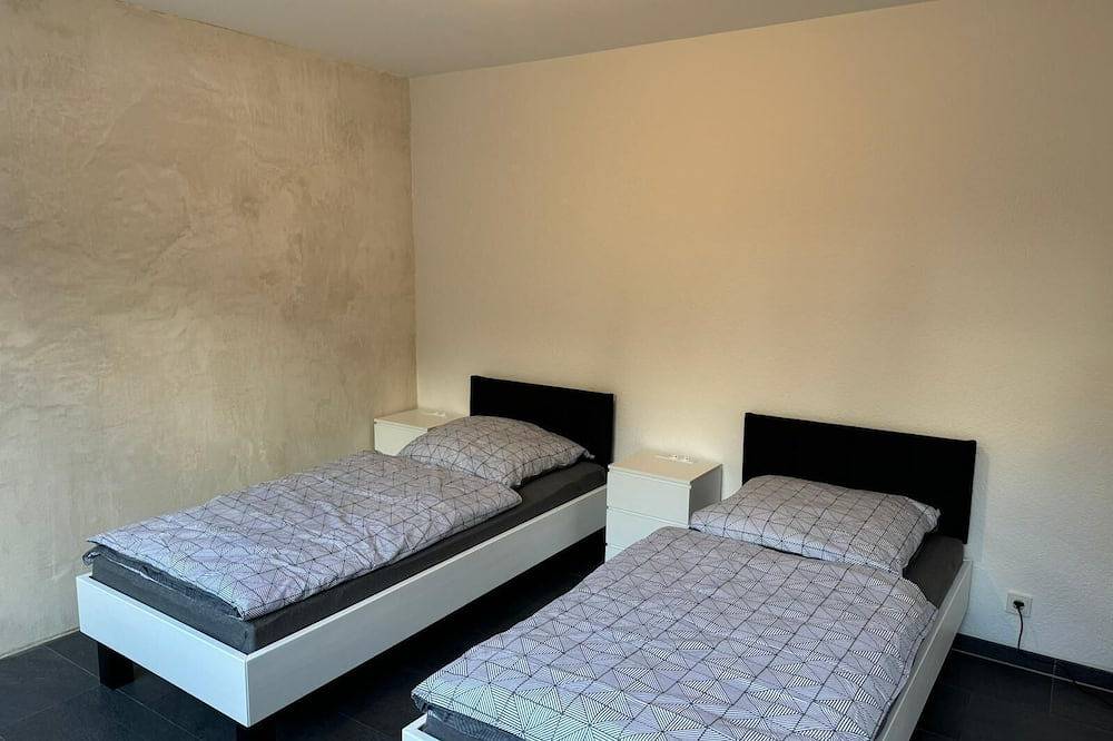 Ganze Wohnung, Modernes Apartment mit 4 Schlafplätzen, Parkplatz, Wlan & Balkon in Leverkusen, Bergisches Land