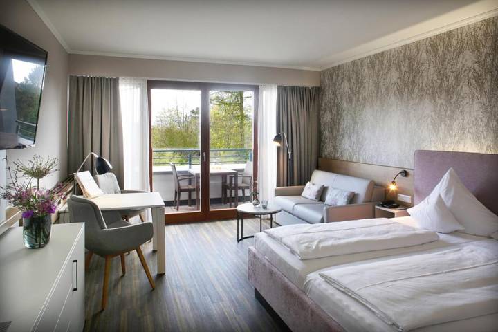 Hotel, mit Terrasse und Whirlpool sowie Garten und Pool in Datteln - 4