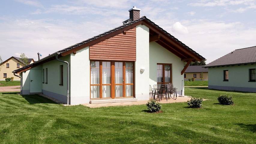 Ferienhaus für 6 Personen, mit Terrasse und Pool sowie Sauna in Markkleeberg