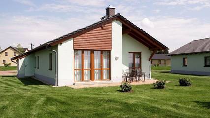 Ferienhaus für 6 Personen, mit Sauna und Terrasse sowie Pool im Leipziger Neuseenland