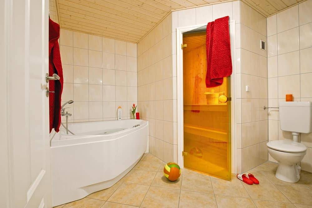 Ferienwohnung „Alsen“ 86m² für 4+2 Pers. im Schlosspark Bad Saarow, Sauna, Whirlpool und Kamin in Bad Saarow, Dahme-Seengebiet