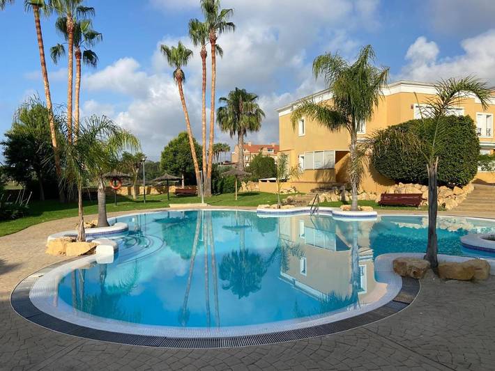 Ferienhaus für 8 Personen, mit Balkon und Terrasse sowie Garten und Pool