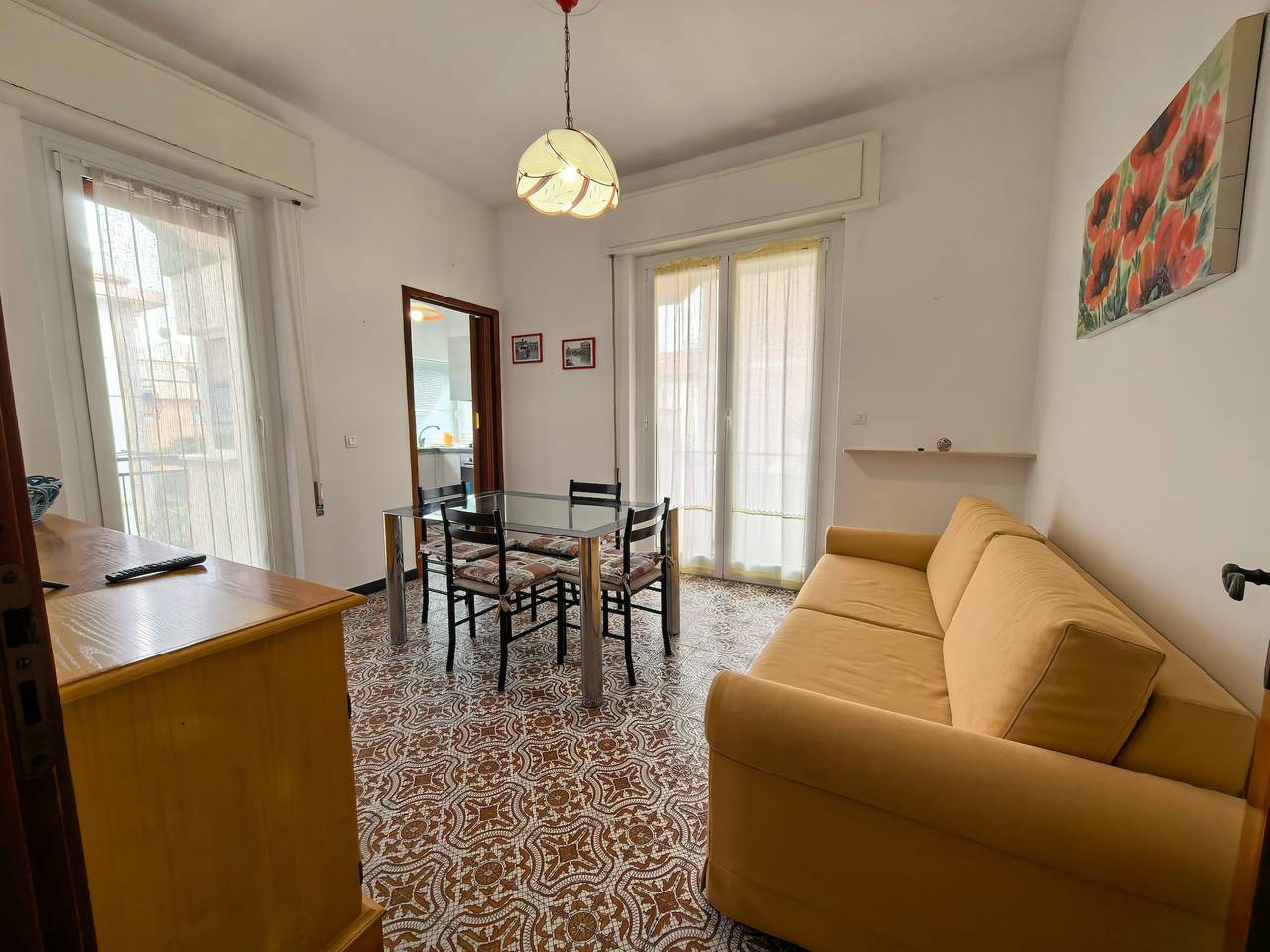 Apartamento entero, Apartamento 'Isonzo Holiday Home - 2 Dormitorios' con Vista a la Montaña, Wi-Fi y Aire Acondicionado in Loano, Riviera di Ponente