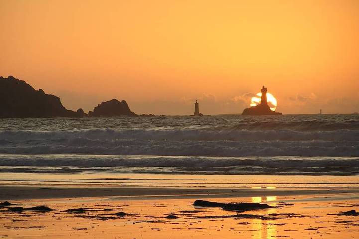 Location de vacances pour 12 personnes, avec piscine et jardin à Primelin