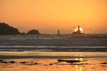Location de vacances pour 12 personnes, avec jardin et piscine à Primelin