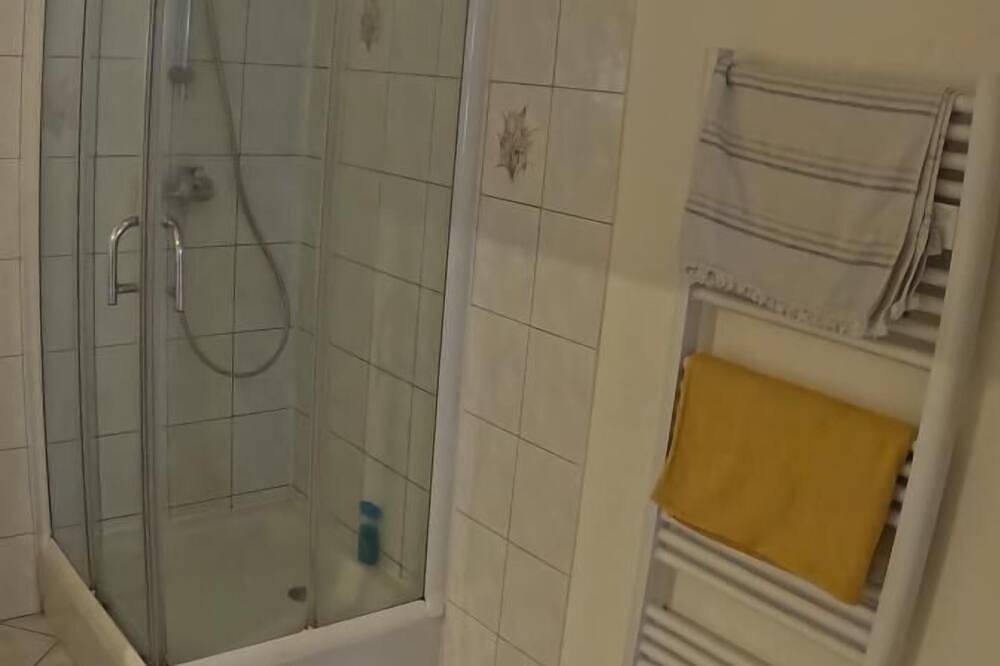 Entire apartment, Spacious T3 near Montargis station in Châlette-sur-Loing, Montargis region