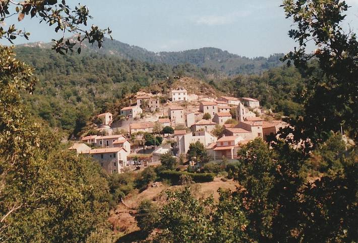 Gîte pour 4 personnes, avec terrasse et vue à Sampolo