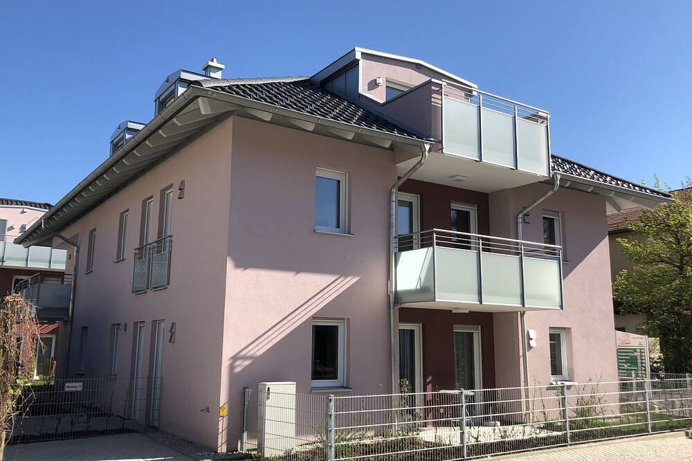 Ganze Wohnung, Neue Ferienwohnung im Ortskern Waging am See, Chiemgau (60qm), Neubau, mit W-Lan in Waging am See, Rupertiwinkel
