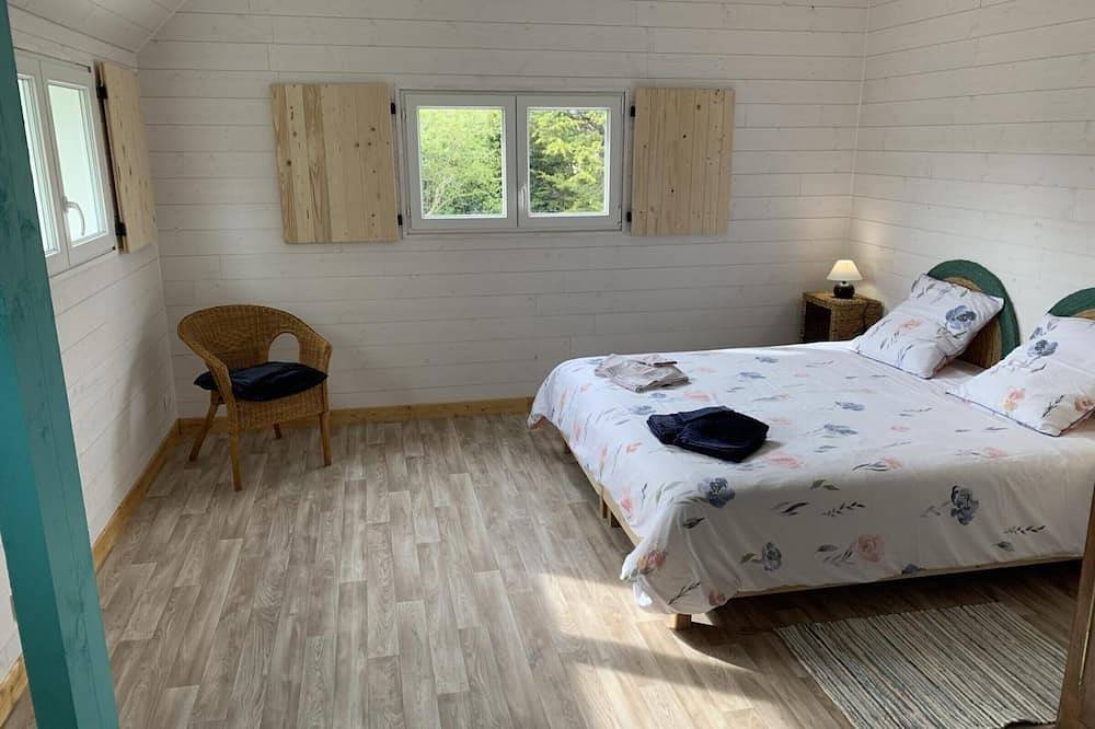 Maison Familiale Spacieuse avec Jardin à Jullouville in Jullouville, Côte de la Déroute