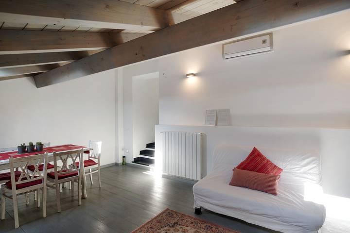 Appartamento intero, Appartamento per vacanze "Immerso nel verde", con vista montagne, terrazza e Wi-Fi in Olivastri, Chiusavecchia