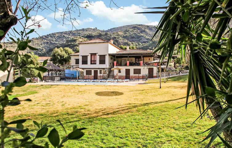 Casa de vacaciones para 20 personas, con piscina además de jardín y terraza - 1