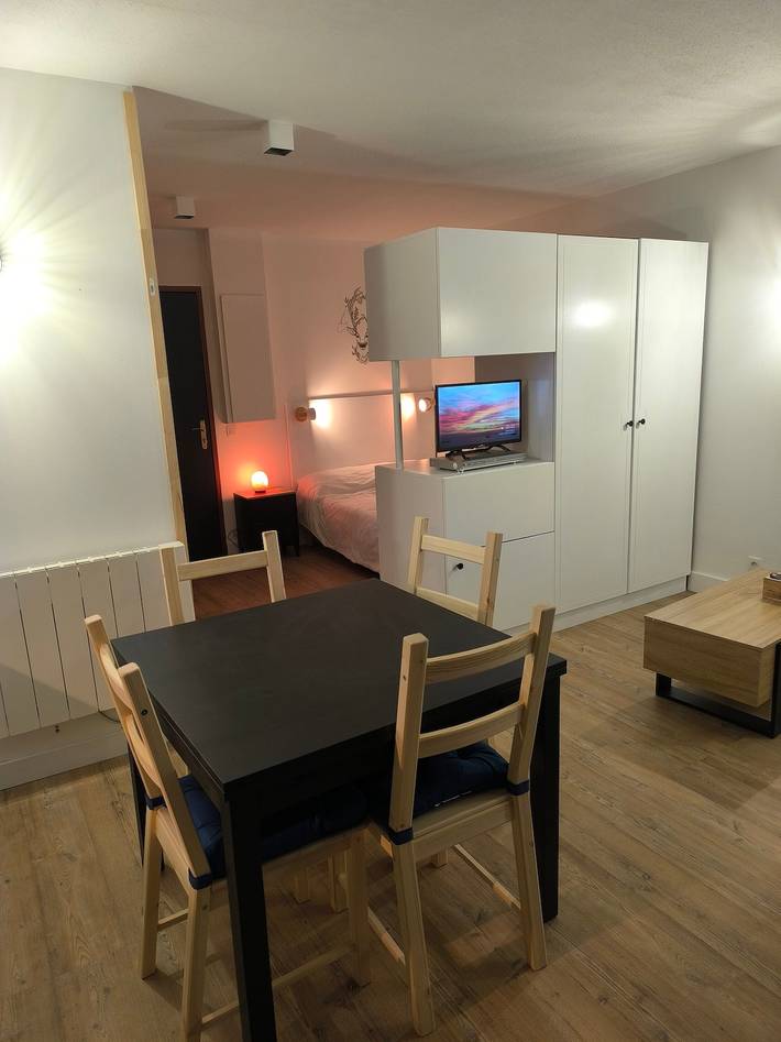 Apartamento entero, Estudio 'Studio tout équipé' con piscina y zona de bienestar in Jausiers, Parque nacional de Mercantour