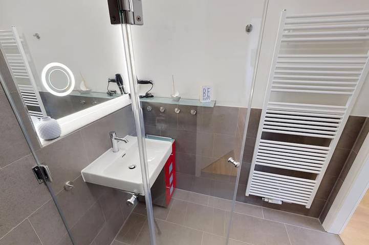 Appartement entier, Luxurious new-build vacation apartment for 2-4 guests with direct sea view and wallbox in Pelzerhaken Strand, Südstrand Pelzerhaken