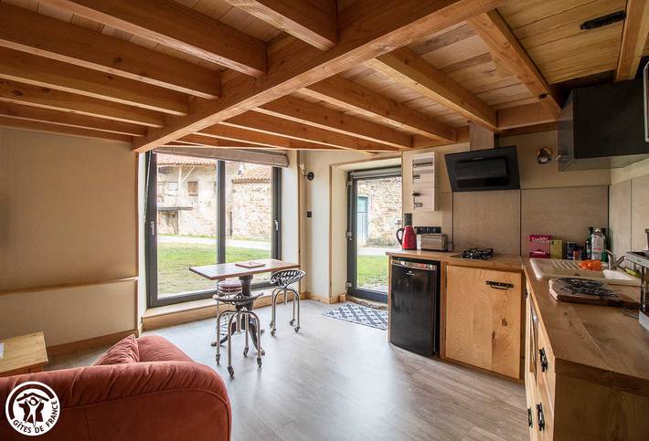 Gîte pour 2 personnes, avec jardin dans le Puy-de-Dôme - 4