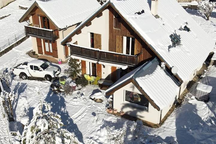 Chalet pour 4 personnes, avec jardin et balcon, animaux acceptés à Villard-de-Lans
