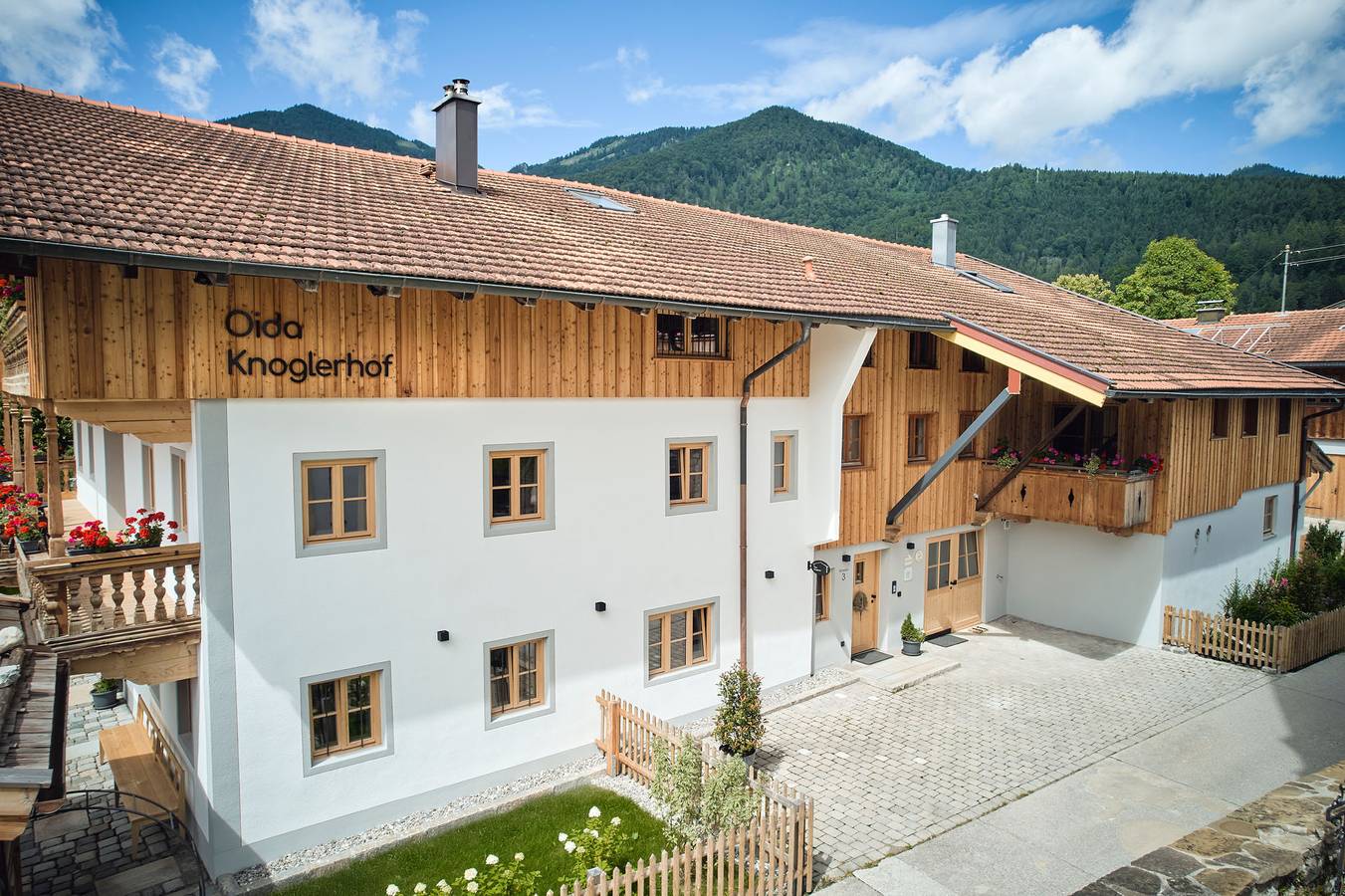 Ganze Ferienwohnung, Oida Knoglerhof - 02 Liesl, 85 qm, 2 Schlafzimmer, Balkon, Sauna, Kachelofen in Schleching, Bayerische Alpen