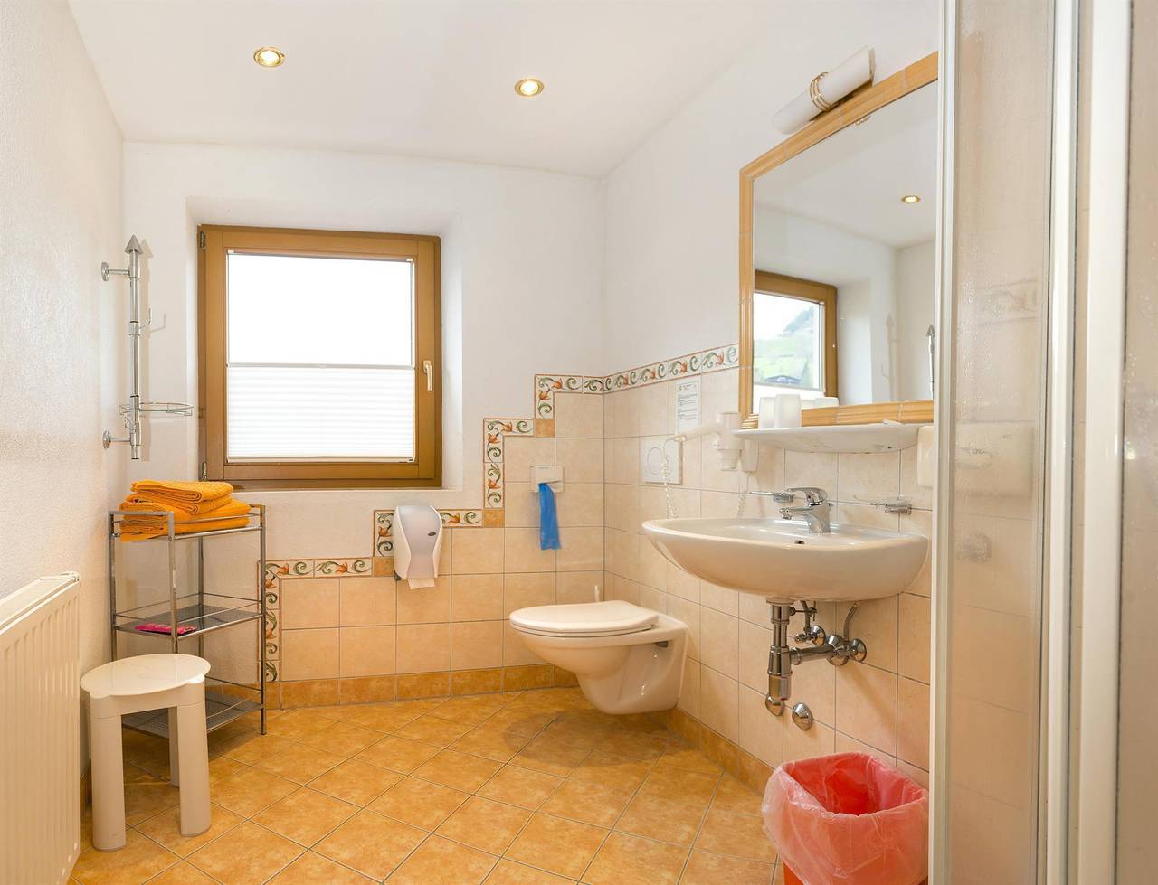 Tweepersoonskamer, bad, Wc, 1 slaapkamer in Niederau, Wildschönau