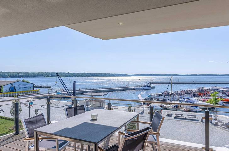 Ferienwohnung für 6 Personen, mit Seeblick und Balkon sowie Sauna an der Müritz