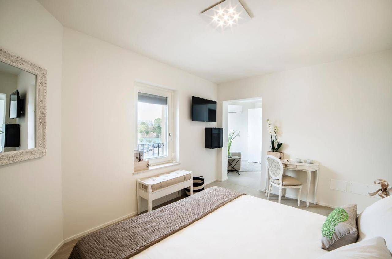 Riviera Carducci Rooms in Peschiera del Garda, Gardasee-Berge