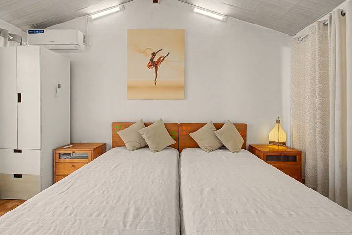 Entire studio, O Cantinho do Sol in Talaíde – Cozy Retreat Between Coast and Lisbon in São Domingos de Rana, Costa de Lisboa