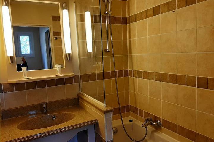 Villa 4/6p Avec 2 Chambres in Mallemort, Arles region