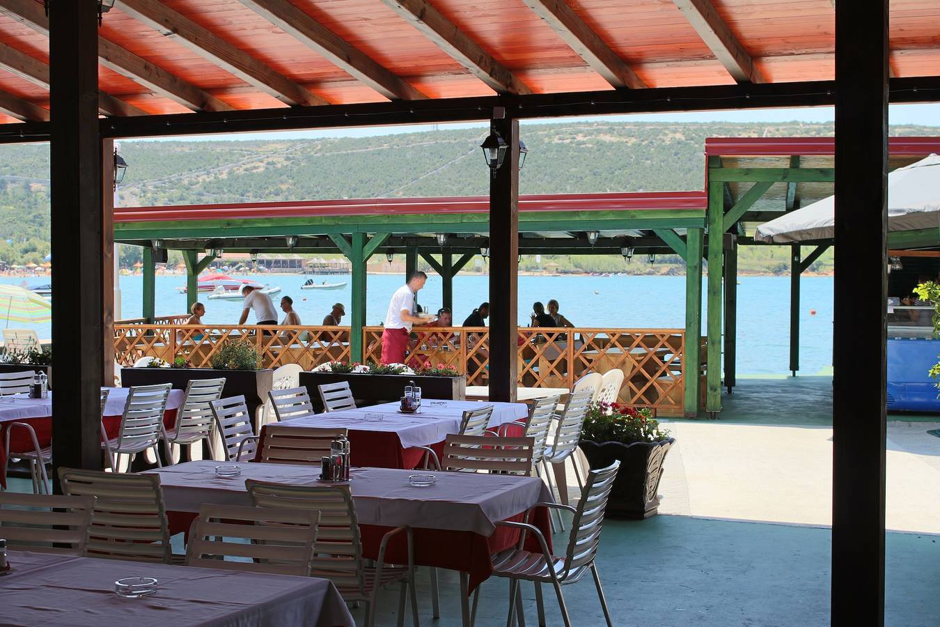 Ganze Wohnung, 2-Zimmer-Ferienwohnung am Strand Stara Novalja (Pag) A-9710-c in Stara Novalja, Pag