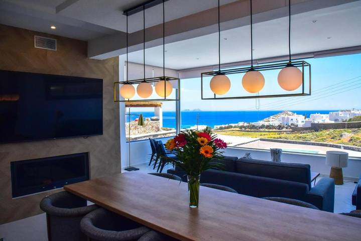 Location de vacances pour 8 personnes, avec Jacuzzi et Terrasse ainsi que Piscine et Vue dans Kalafatis