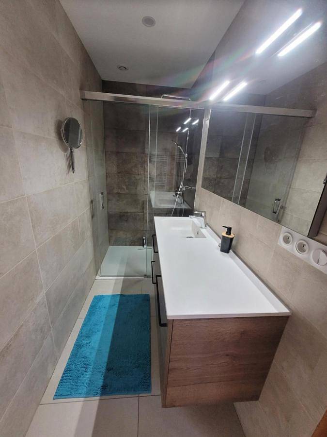 Gîte pour 7 personnes, avec balcon et vue dans Saint-Bonnet-les-Oules - 4