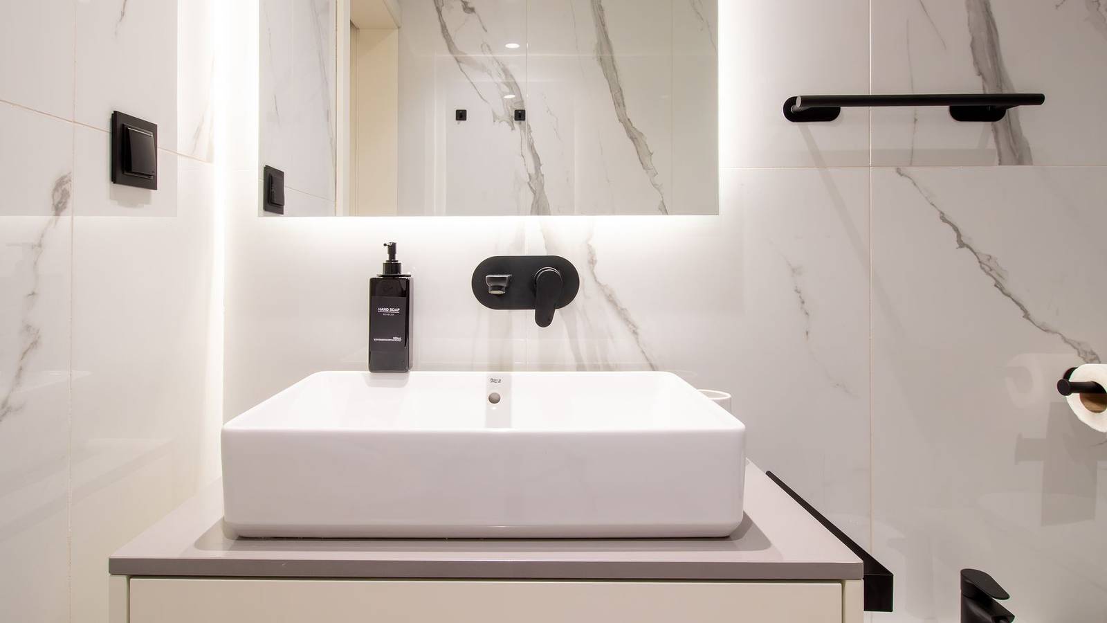 Central Gaia 1Br Flat w/ Balcony by Lovelystay, foto 12