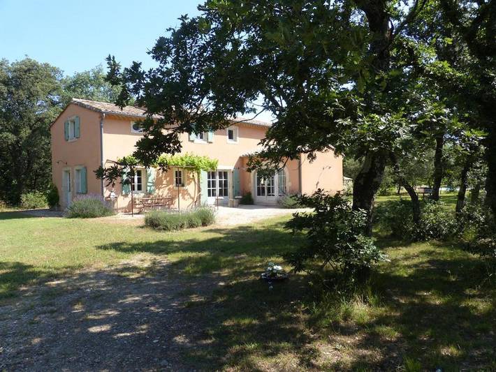 Location de vacances pour 8 personnes, avec piscine et jardin, adapté aux familles à Richerenches - 3