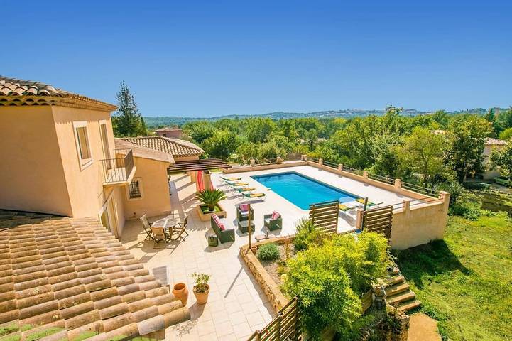 Location de vacances pour 8 personnes, avec jardin à Saint-Cézaire-sur-Siagne