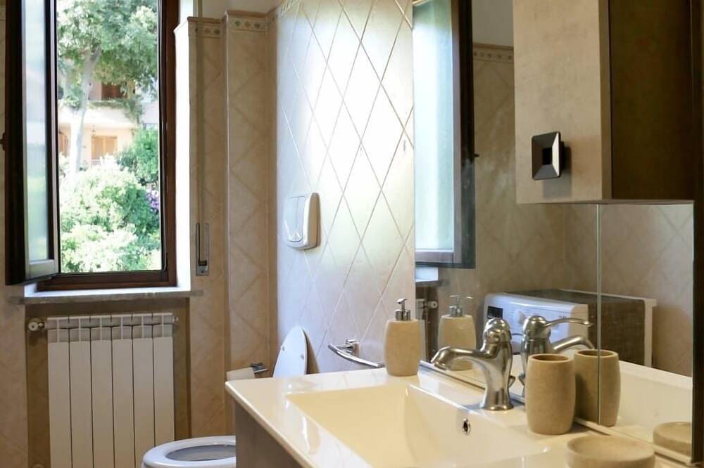 Ganze Wohnung, Pepè apartament .Comfort and tranquility of your vacation. in Trevignano Romano, Braccianosee