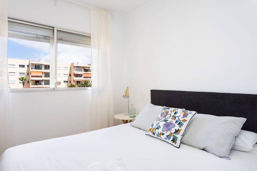 Entire apartment, Nice beach & pool apartment. Los Cristianos in Los Cristianos, Arona