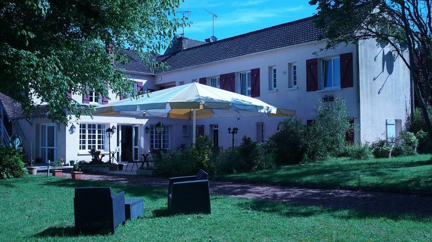 Hôtel pour 2 personnes, avec Terrasse et Jardin à Pontaubert