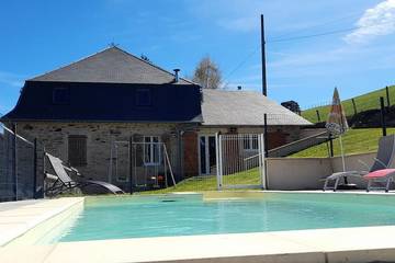 Gîte pour 6 personnes, avec terrasse ainsi que jacuzzi et jardin à Teyssieu