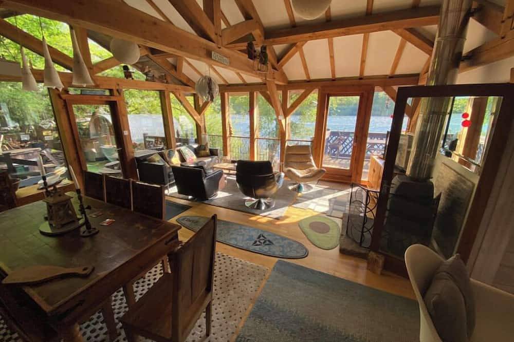 Waters edge boathouse  Rudyard lake   short breaks    kayaks  fishing hottub in Staffordshire