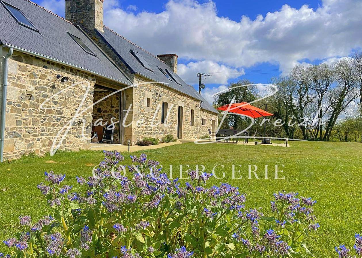 Le Marques Maison bretonne en pierre avec jardin de 2200m2, 18km des plages in Saint-Gilles-les-Bois, Région de Guingamp