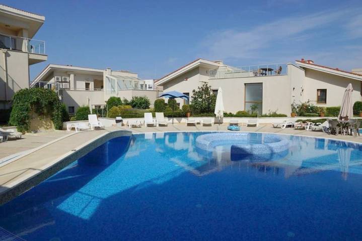 Casa de vacaciones para 6 personas, con jacuzzi además de jardín y piscina - 1