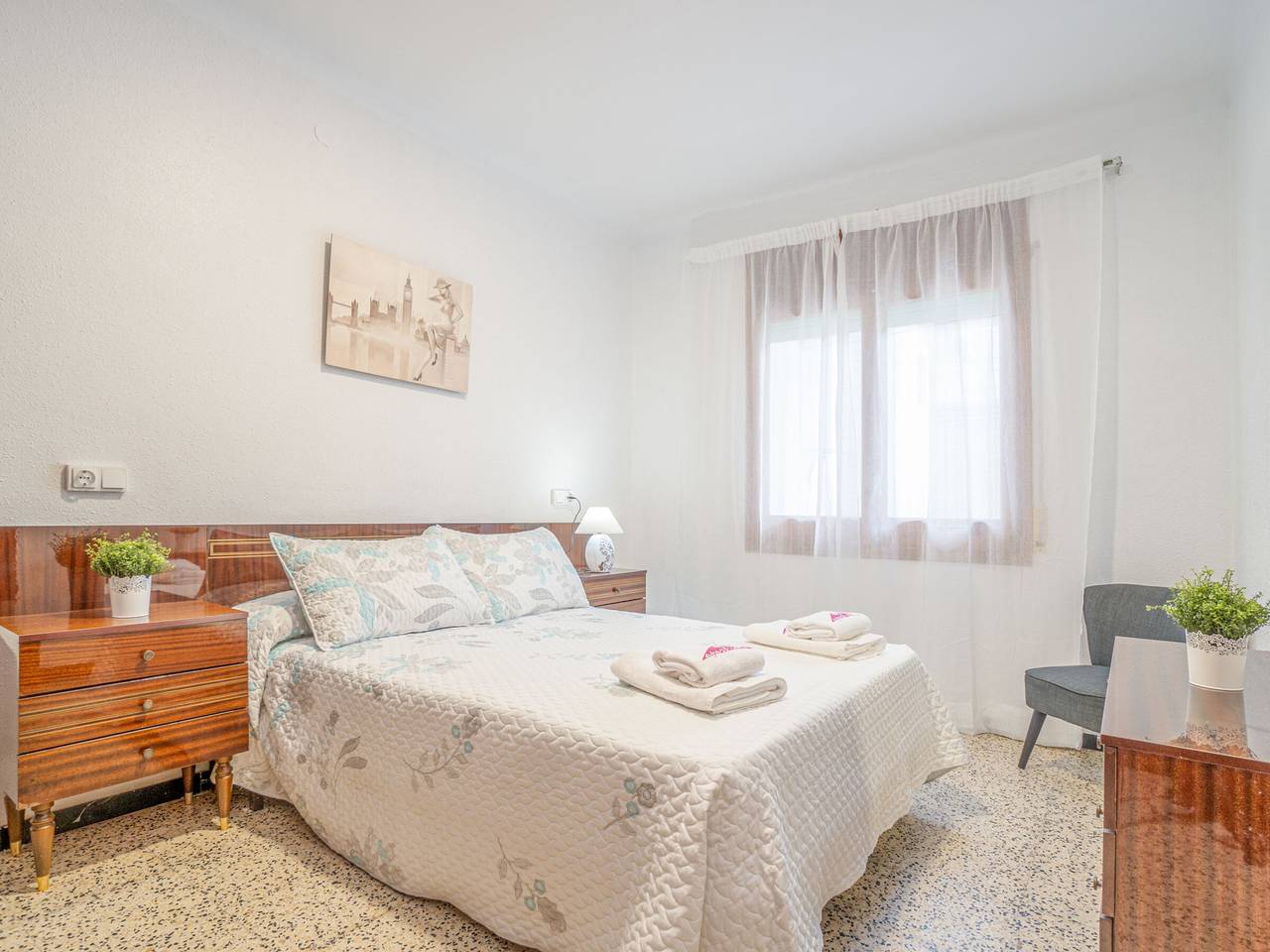 Apartamento entero, Apartamento céntrico en Rosas para 9 personas, con patio y lavadora, a 350m de la playa in Roses Centre, Roses